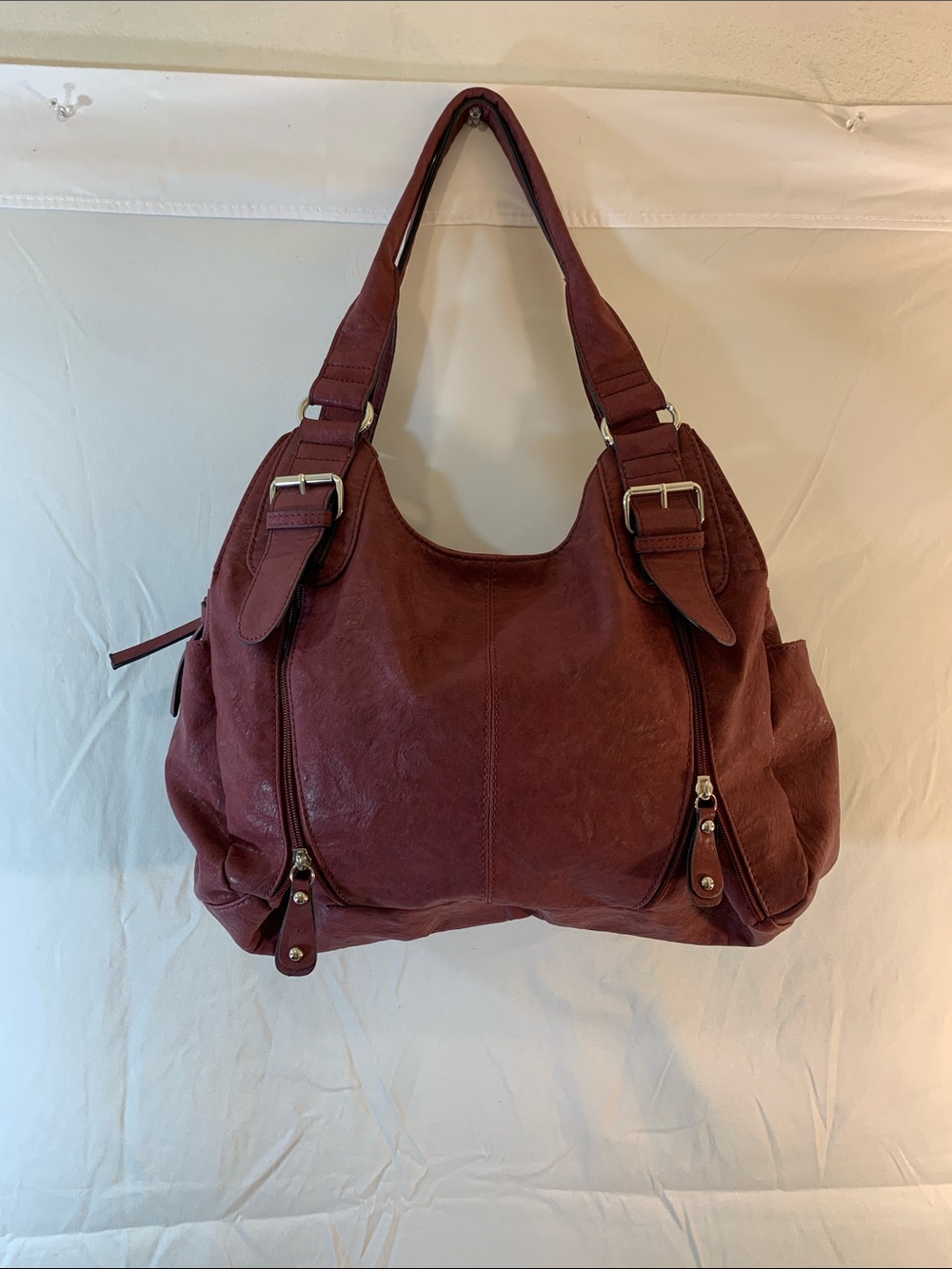Bueno Women's Shoulder Hobo Bag in Burgundy